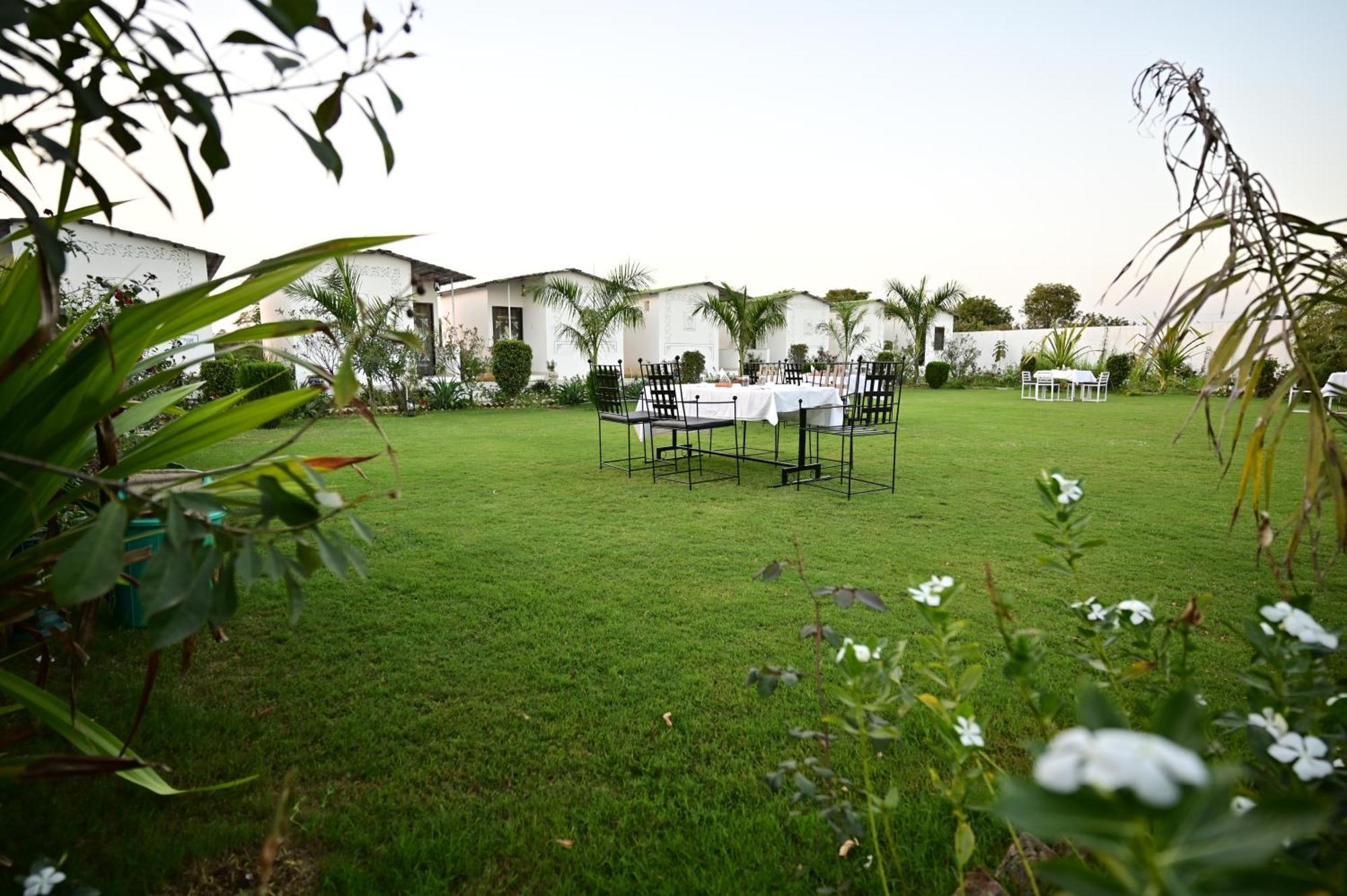 The Castle Crown - Hem Vilas Resort Ranthambhore Sawai Madhopur Exteriör bild